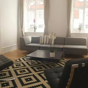 Next To New Harbor / 3 Bedroom & 2 Bath Apartment