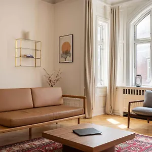 Lovely 3Br Manor Apartment 5 Min From Tivoli Gardens Apartment